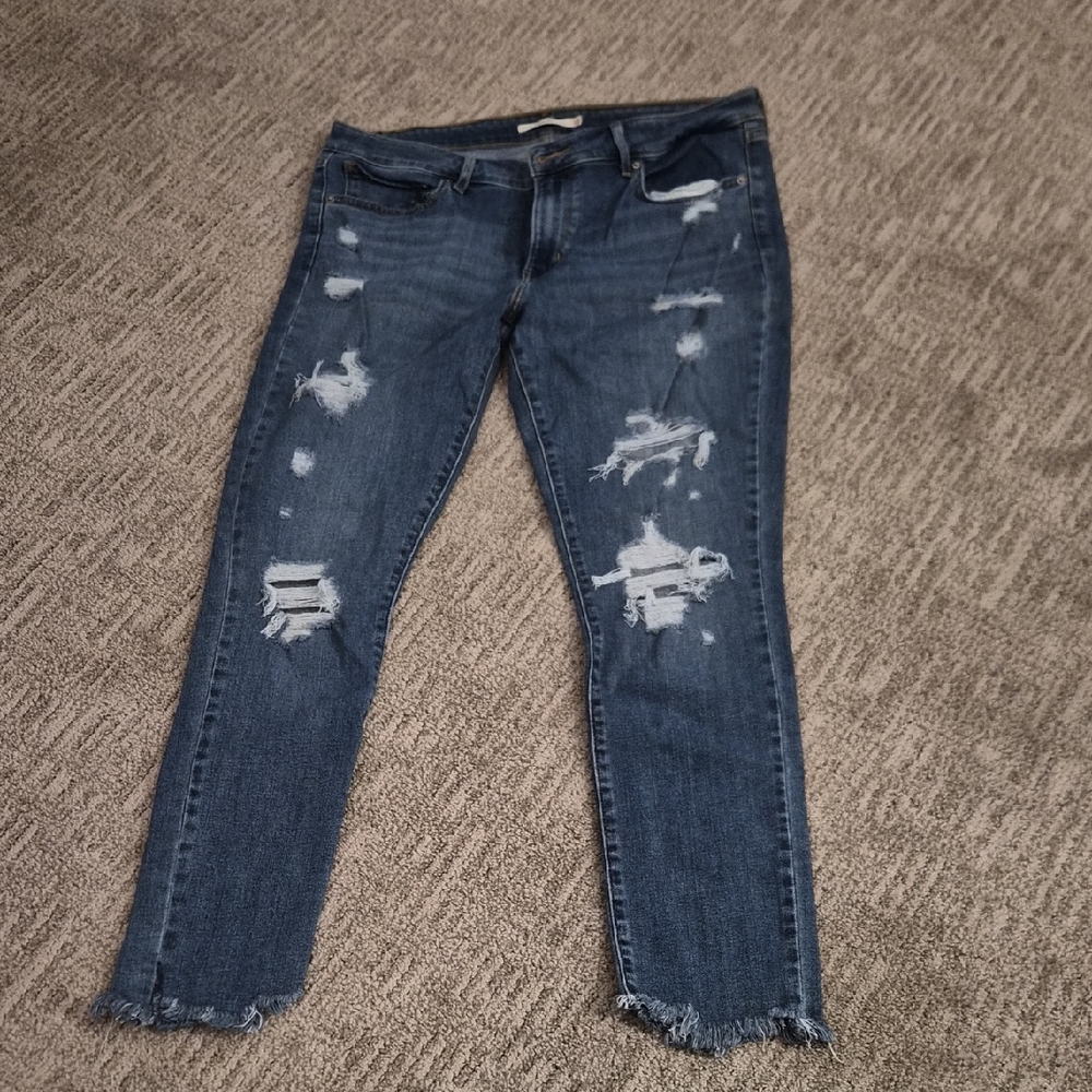Levi Distressed Blue Jeans
